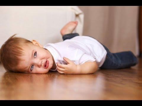 Ảnh: Trẻ bị chảy máu cam do va đập vào bề mặt cứng. Nguồn: Vinmec.com